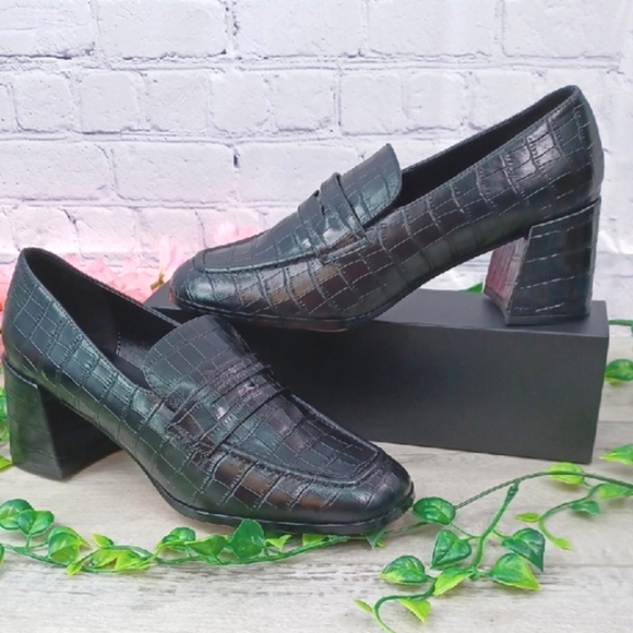Ann Taylor Croc Embossed Leather Loafer NWOB - Picture 1 of 8